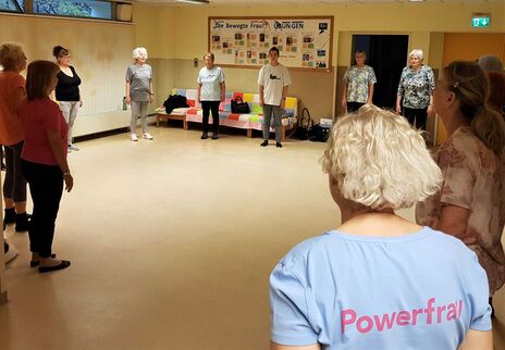 BesucherInnen beim gemeinsamen Training im Rahmen der Gesundheitswoche