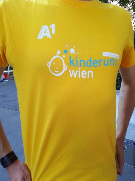 T-Shirt von Kinderuni Wien