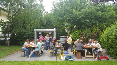 BewohnerInnen beim Frühsommerfest