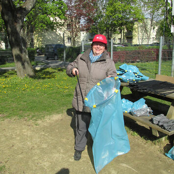 Auf Initiative von Mieterbeirätin Frau Metz fand am 25. April in der Wohnhausanlage Mayerweckstraße in Strebersdorf eine Freiräumaktion statt.