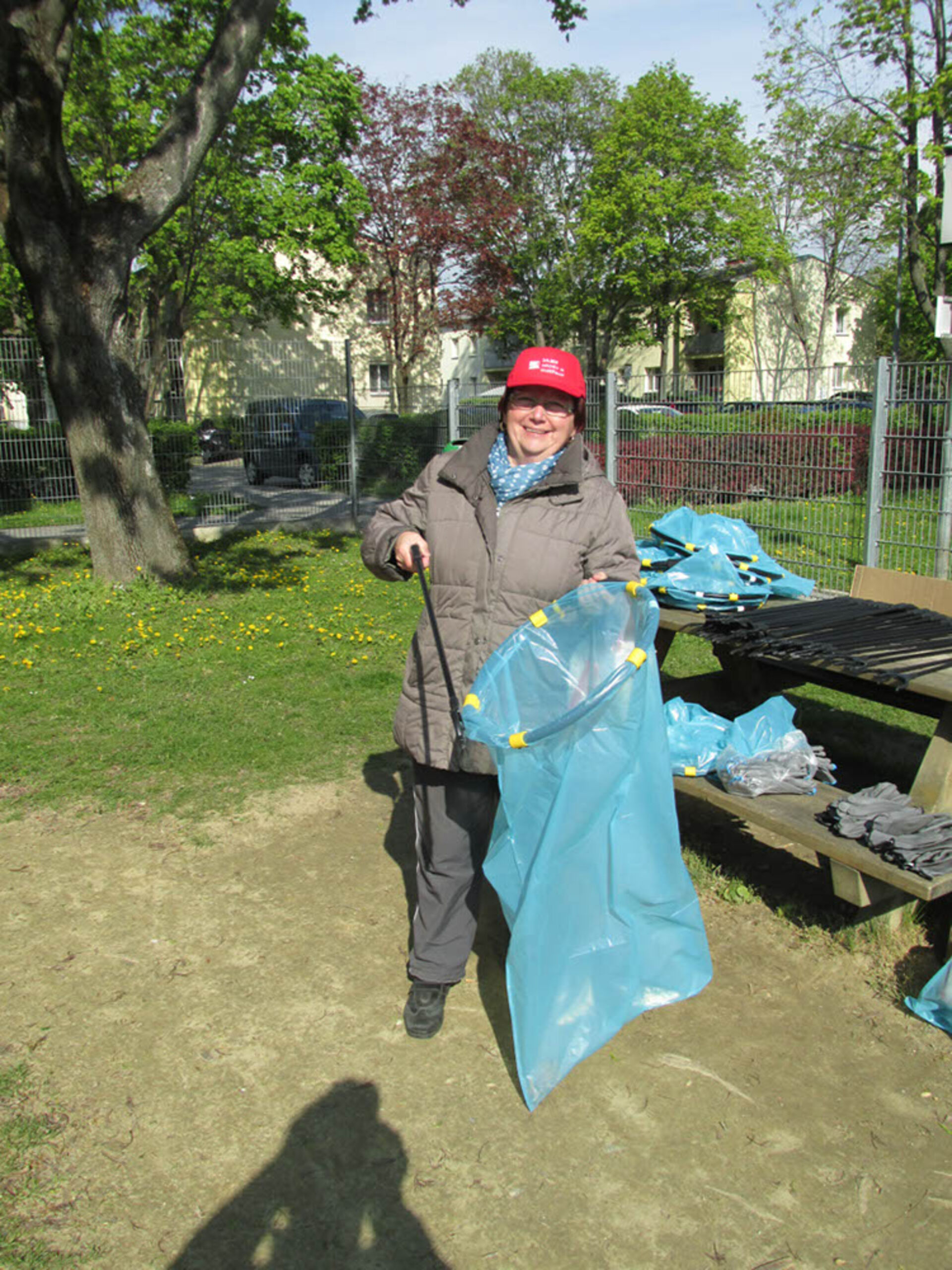 Auf Initiative von Mieterbeirätin Frau Metz fand am 25. April in der Wohnhausanlage Mayerweckstraße in Strebersdorf eine Freiräumaktion statt.