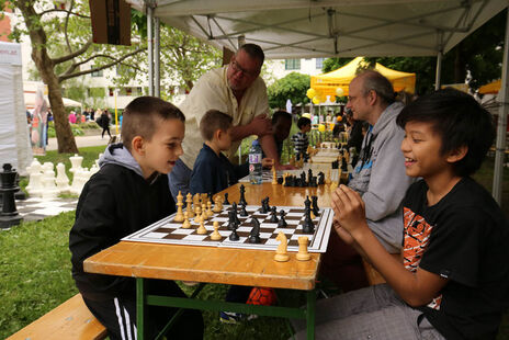 Auch Schach stand am Programm.