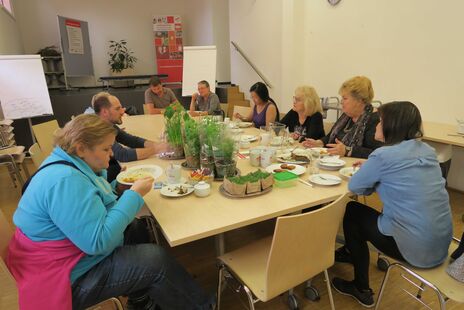 Gemeinsames Essen nach getaner Arbeit