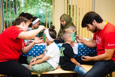 Kinderschminken beim Sommerfest