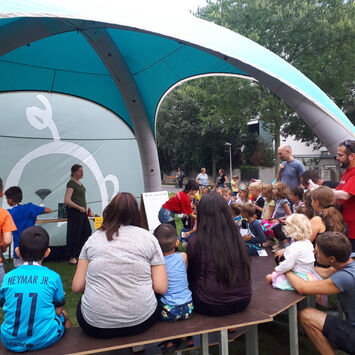 Viele kleine BesucherInnen bei der "Kinderuni on tour"