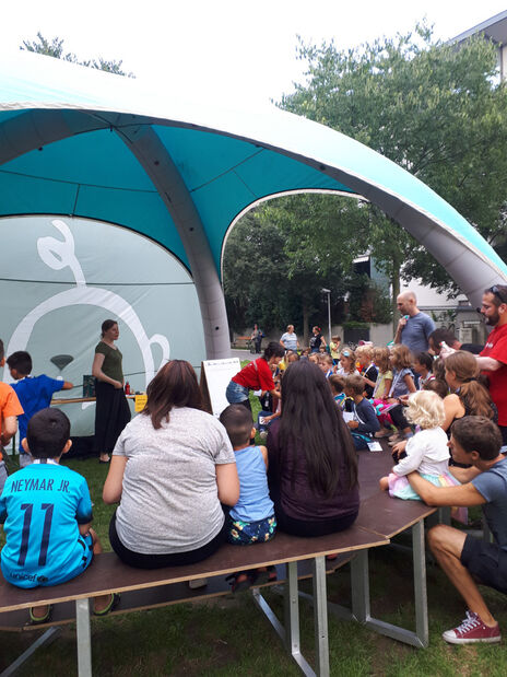 Viele kleine BesucherInnen bei der "Kinderuni on tour"