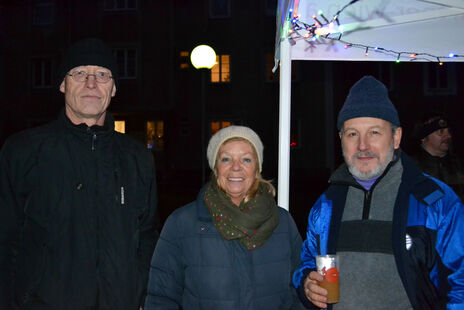Glückliche BesucherInnen beim Winterzauber