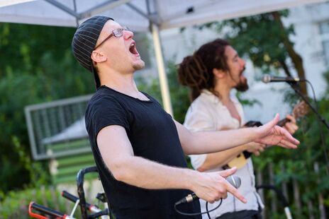 Sänger beim Fest