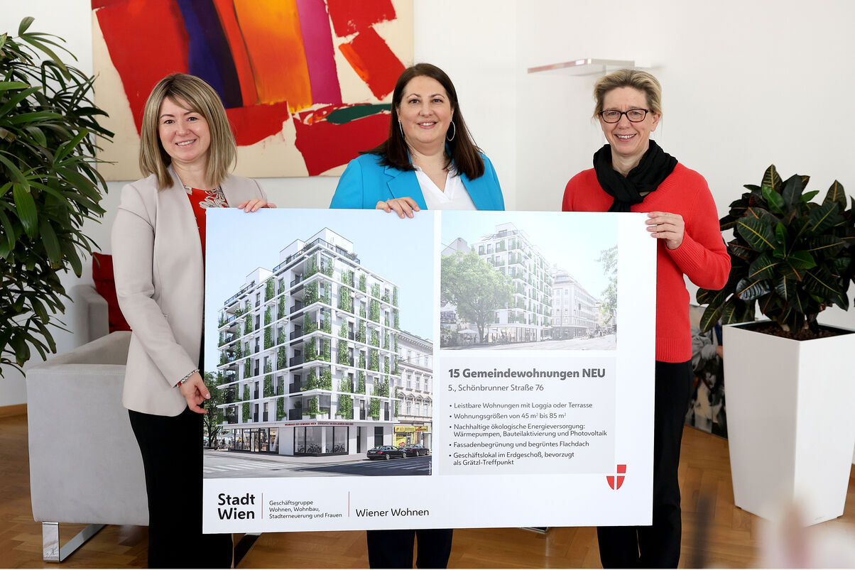 Bezirksvorsteherin Silvia Jankovic, Vizebürgermeisterin und Wohnbaustadträtin Kathrin Gaál und Wiener Wohnen Direktorin Karin Ramser präsentieren das Bauprojekt Gemeindebau NEU auf der Schönbrunner Straße/Reinprechtsdorfer Straße.