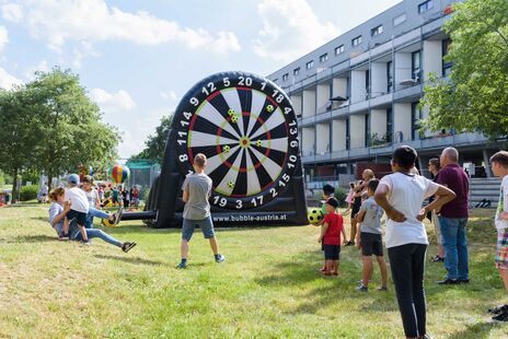 Spiel und Spaß beim Sommerfest im Ella-Lingens-Hof