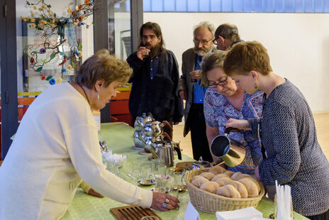 BewohnerInnen-Buffet bei der Ausstellung zog viele BesucherInnen an