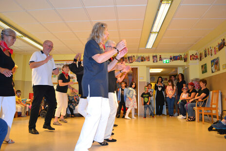 Line Dance-Auftritt beim Sommerfest