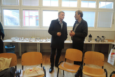 BesucherInnen im Gespräch