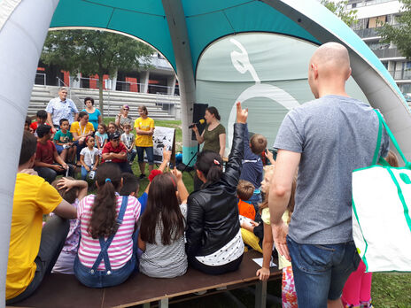 Viele kleine BesucherInnen bei der "Kinderuni on tour"