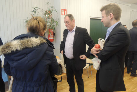 BesucherInnen im Gespräch