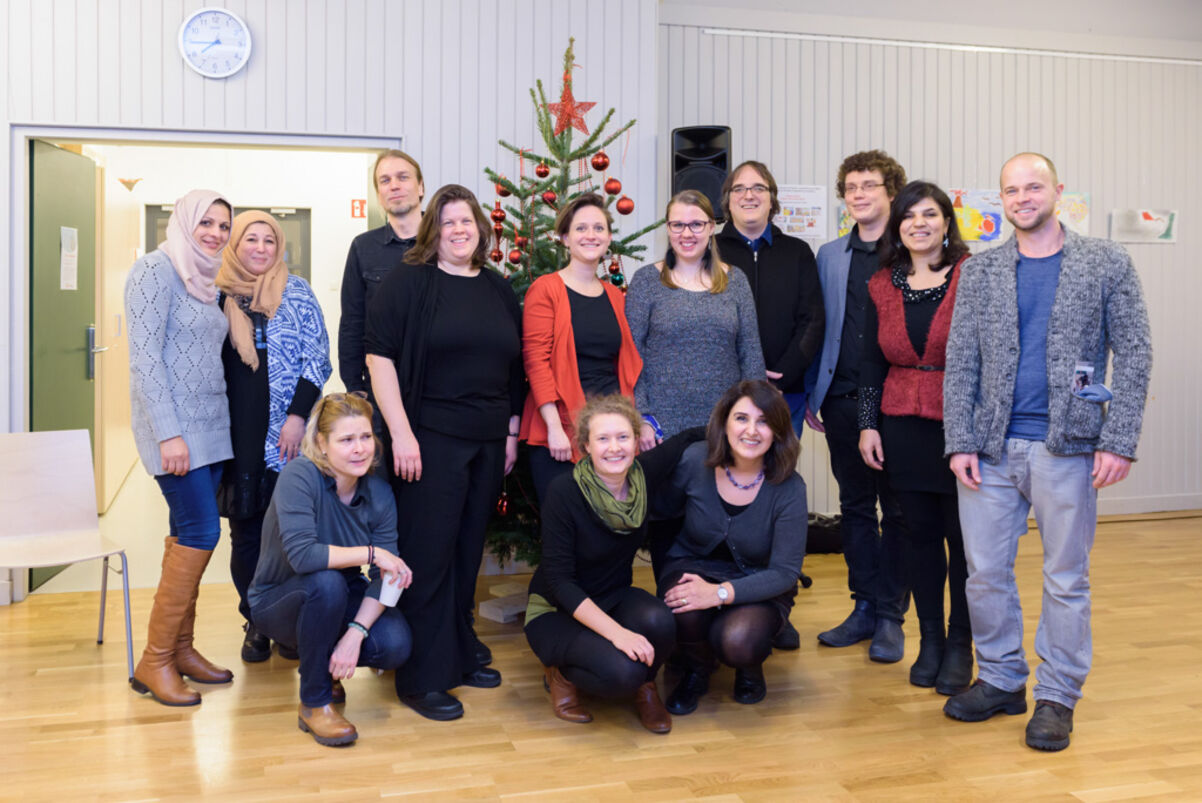 Gruppenbild wohnpartner-Mitarbeiter beim Jahresausklang in der Bassena 12