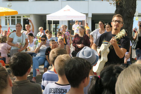 Zahlreiche BesucherInnen beim Herbstsiedlungsfest