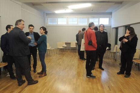 BesucherInnen im Gespräch