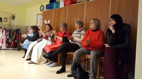 Bewohnerinnen beim Faschingsfest im BewohnerInnen-Zentrum Bassena 10