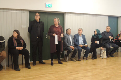 BesucherInnen beim Vortrag im BewohnerInnen-Zentrum Bassena 12