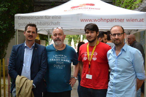 Vertreter unterschiedlicher Institutionen beim Fest