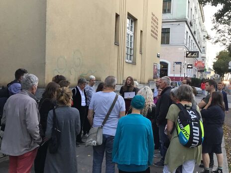 Zahlreiche BesucherInnen bei der Führung