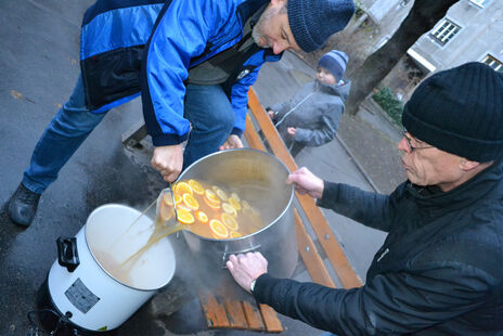 Selbstgemachter Punsch beim Winterzauber