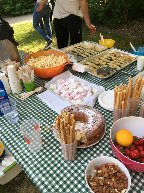 Lauter Schmankerl beim Nachbarschaftsfest