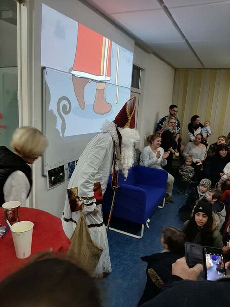 Nikolo zu Besuch im BewohnerInnen-Zentrum Steinergasse