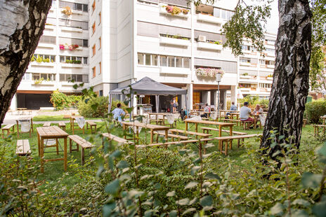 Der Robert-Uhlir-Hof liegt zwischen der Engerthstraße und der Vorgartenstraße im 20. Bezirk..