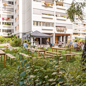 Der Robert-Uhlir-Hof liegt zwischen der Engerthstraße und der Vorgartenstraße im 20. Bezirk..