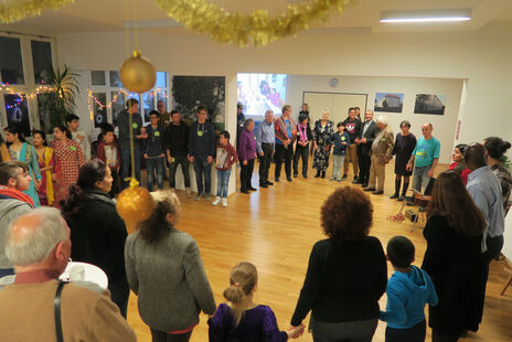 BesucherInnen beim Fest