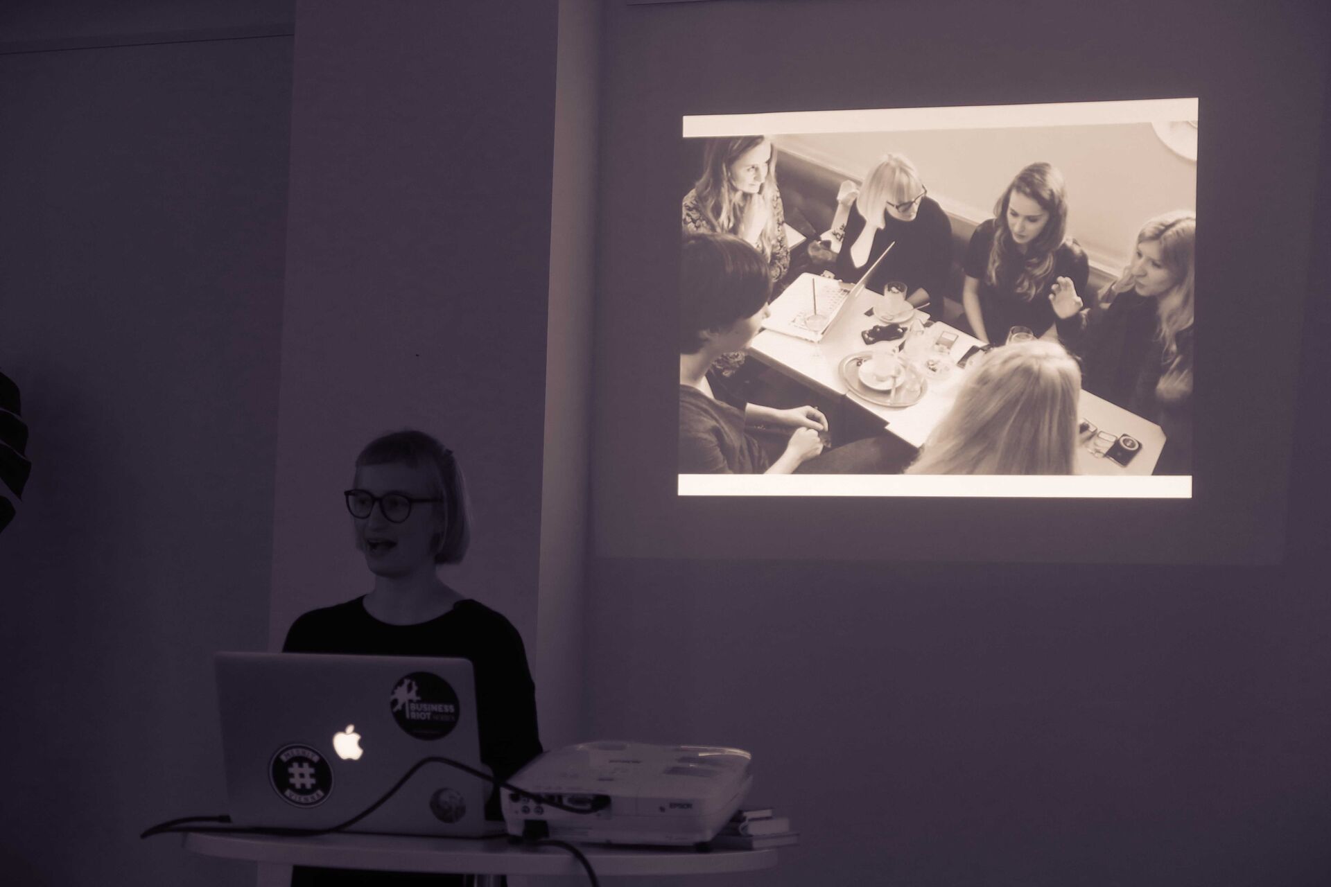 Präsentation mit alten Schwarz-Weiß-Bildern