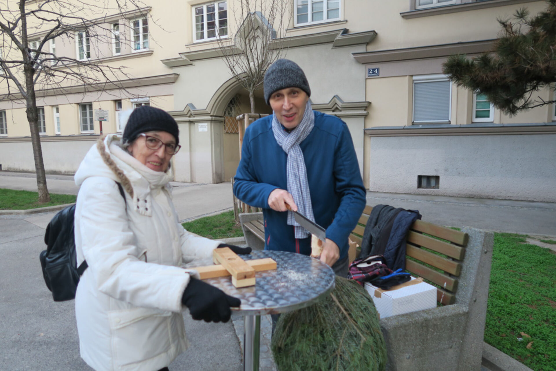 BewohnerInnen bei den Vorbereitungen zum Jahresausklang