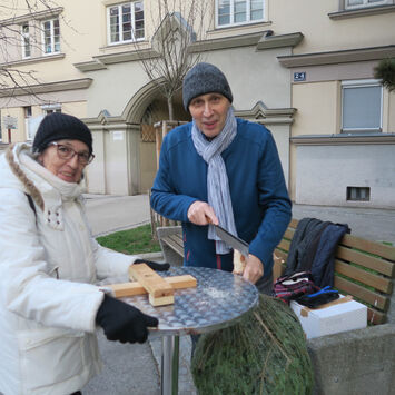 BewohnerInnen bei den Vorbereitungen zum Jahresausklang