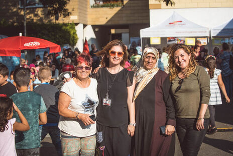 Viel Andrag beim Familienfest. Eine Gruppe Besucherinnen.