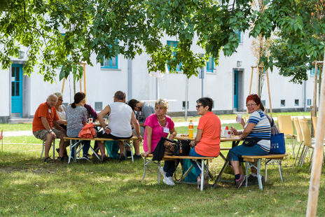 BesucherInnen beim Boccia-Turnier