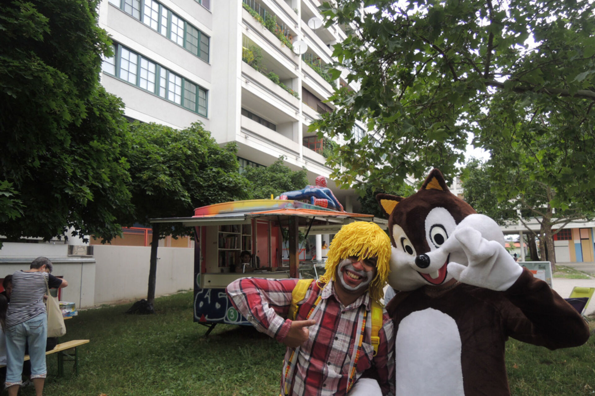 Lebende Comicfiguren beim Kulturtag Am Schöpfwerk