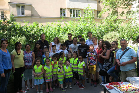 Ein Gruppenfoto mit den Kindern und Jugendlichen.