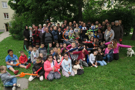 Ein Gruppenfoto der BesucherInnen des Hoffestes.