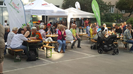Zahlreiche BesucherInnen beim Fest