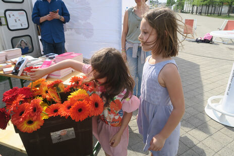 "Katalanischer Brauch" beim "Tag des Buches"