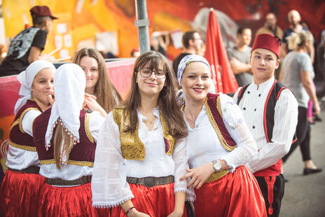 Die Gruppe IKI zeigte folkloristischen Tanz vom Balkan.