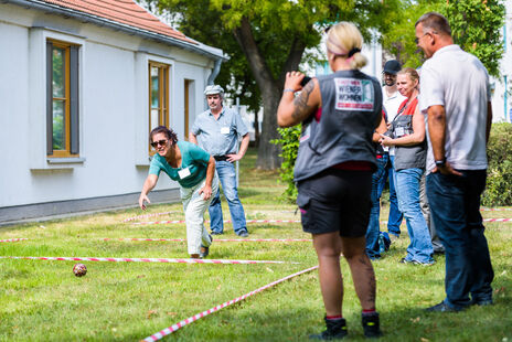 Boccia-SpielerInnen im Spiel