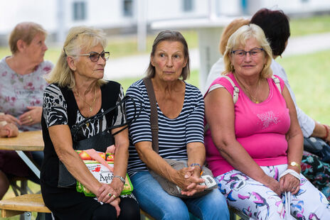 Besucherinnen beim Boccia-Turnier