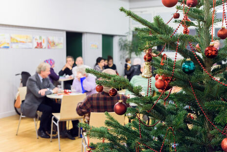 Zahlreiche BesucherInnen beim Jahresausklang