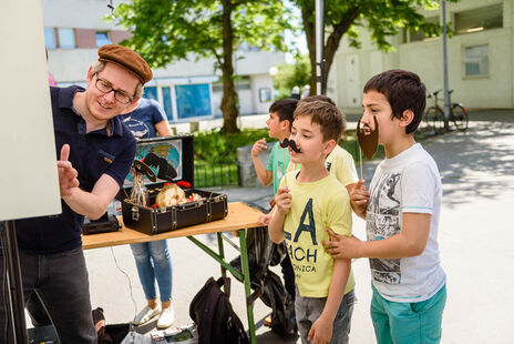 Eine Fotobox macht auch den Kindern riesen Spaß.