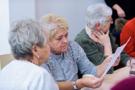 Besucherinnen im Gespräch 