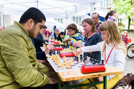 Jeder gegen jeden, Schach kennt kein Alter.