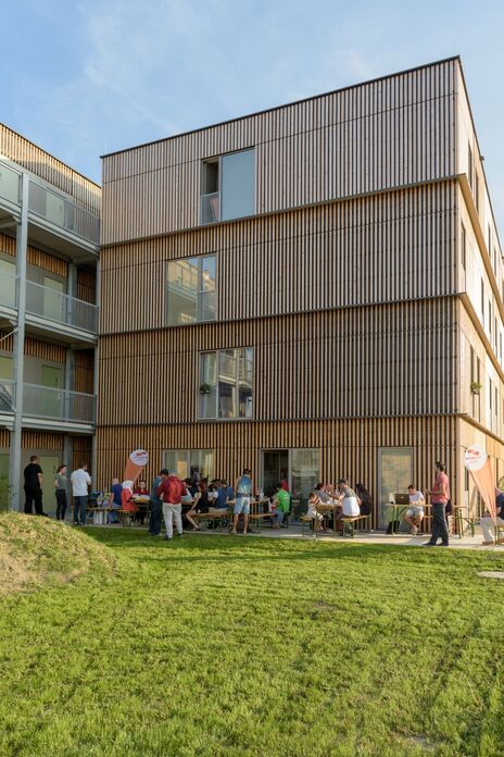 Zahlreiche BesucherInnen beim Nachbarschaftsfest